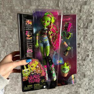 enus McFlytrap Doll with Plant Monster Pet Cat Backpack, Notebook, Snack